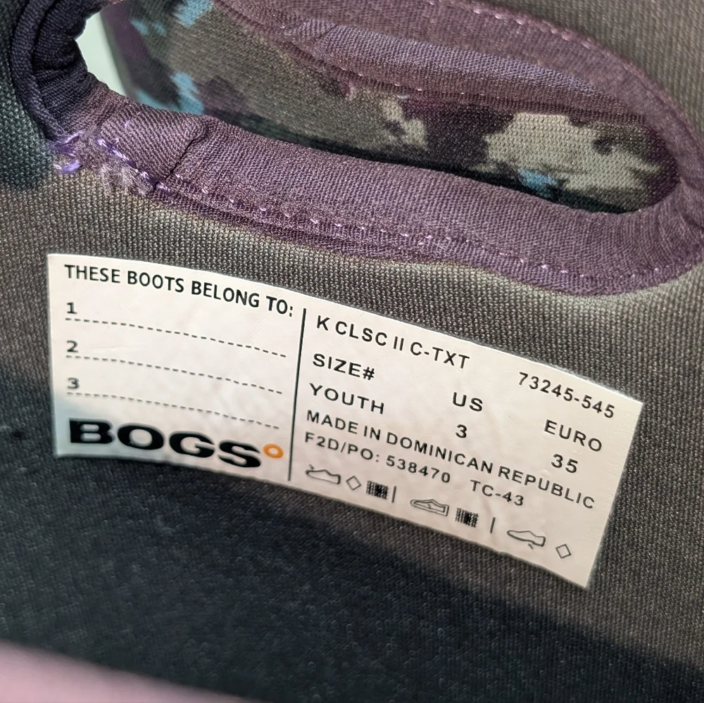 NWOT Bogs Kids Classic II Rain Snow Waterproof Boot Purple Camo Youth sz 3